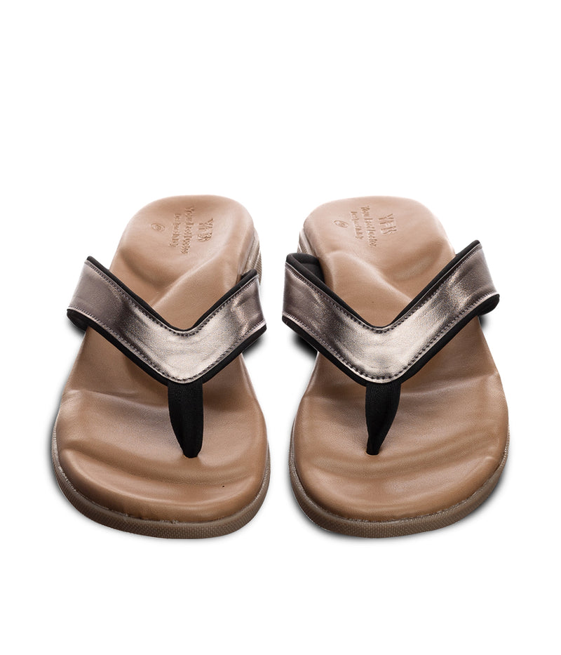 A pair of comfortable slippers with an Ortho design, perfect for everyday use at home.